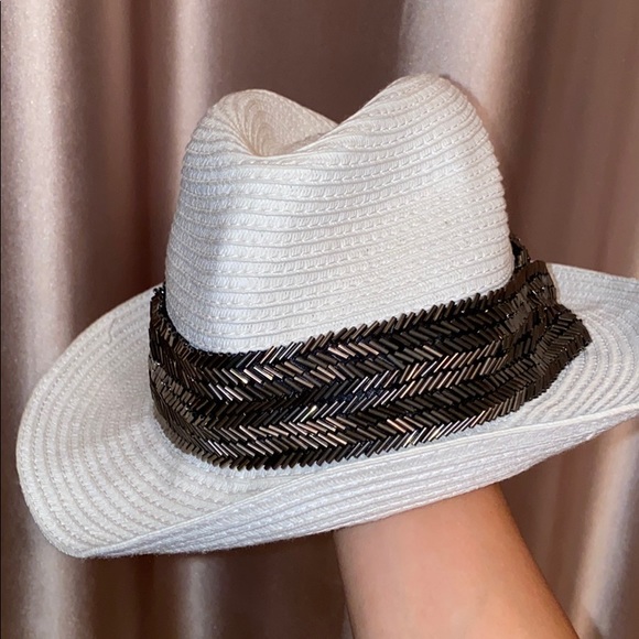 •BEBE HAT•